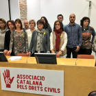 Los familiares de los exmiembros del Govern presentan la Associació Catalana pels Drets Civils. 
