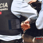 Imagen de archivo de un detenido por los Mossos d'Esquadra.