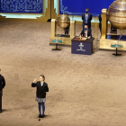 Dos niños de San Ildefonso cantando uno de los grandes premios en el sorteo del pasado 22 de diciembre. 
