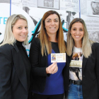 Marta Barcala, amb les seues dos companyes de feina, exhibint el número.