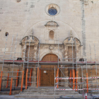 Restauración de la fachada barroca -  La semana pasada empezaron a instalarse los andamios en la parte frontal de la iglesia de Sant Martí de Maldà para que dar inicio en breve a las obras de restauración de la fachada, a cargo del restaraudor  ...