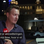 Fragmento del directo de TV2, en el que el periodista Rasmus Tantholdt discute con un operario.