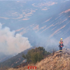 Un bomber observa un foc al Montsec, a Àger

Data de publicació: dilluns 18 de juliol del 2022, 22:44

Localització: Àger