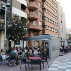Vista general de tres bars del carrer Balmes de Lleida, una de les zones de més ambient de la ciutat, regentats per ciutadans xinesos.