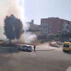 Incendio ayer en la avenida Prat de la Riba de Lleida. 