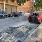 Los incendios de esta madrugada también han afectado a este coche.