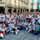Foto de grupo de Els Malfargats del Pallars, en una actuación castellera el pasado mes de octubre en Guissona.