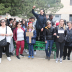 Els concentrats davant l'institut la Segarra de Cervera