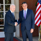 El presidente de los EE.UU., Joe Biden, con el presidente del gobierno español, Pedro Sánchez, en la Moncloa.