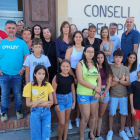 Algunes famílies amb representants del consell i Educació.