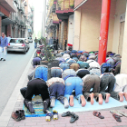 La primera mesquita va obrir en aquest local de Pau Claris el 1997.