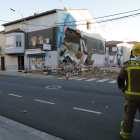 Els Bombers van tallar preventivament el carrer després de l’ensorrament, que es va produir a les 15.21 hores.