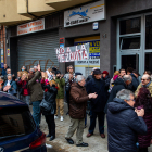 Imatge de la concentració a favor del centre de culte al barri.