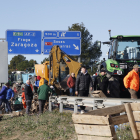 A l’AP-2 a Soses continuaven ahir concentrats desenes de tractors que impedien el pas en els dos sentits.