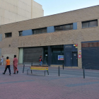 La façana del local de la plaça Noguerola que va deixar buit Mercadona i ara ocuparà Fitness Park.