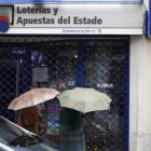 Vista de la administración de lotería de Lugo donde el pasado 4 de enero dos encapuchados se llevaron cerca de 400.000 euros y cuyo propietario ha sido detenido por la Policía Nacional como principal sospechoso del atraco.