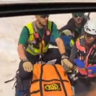 Moment de l’evacuació en helicòpter de l’home dimarts passat.