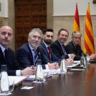 El ministro de Interior, Fernando Grande-Marlaska, y el delegado del Gobierno en Catalunya, Carlos Prieto, durante la reunión de la Junta de Seguridad de Catalunya