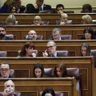 Los diputados de JxCat Míriam Nogueras y Josep Maria Cruset, durante el pleno del Congreso de los Diputados en Madrid este jueves.