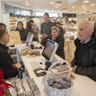 Una botiga de Torrons Vicens d’Agramunt divendres.