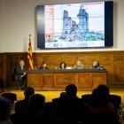 González, Castelló i la resta de ponents ahir en la jornada que es va celebrar a l’aula magna de l’IEI. - GERARD HOYAS