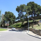 La Paeria preveu instal·lar una tanca per restringir l’accés en vehicle al Turó de la Seu Vella. - MAGDALENA ALTISENT