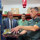 El subdelegat va visitar un punt de venda de pirotècnia. - SUBDELEGACIÓ DEL GOVERN