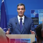 El president espanyol, Pedro Sánchez, durant la roda de premsa posterior a la cimera de l'OTAN de la Haia.