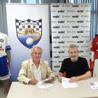 Moment de la firma de l’acord entre Wala i FEJ Mollerussa. - FEJ MOLLERUSSA