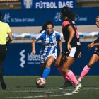 Paula Rojas avança amb la pilota durant un partit de la passada temporada amb l’Atlètic Balears. - EMART&SOCCER