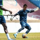 Pau Torres desplaça una pilota durant la sessió d’ahir. - ATLÈTIC LLEIDA