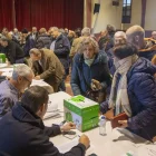 Un moment de la votació celebrada ahir al poliesportiu de la Fuliola. - LAIA PEDRÓS
