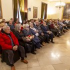 Familiars de funcionaris i treballadors de la institució represaliats, durant l’homenatge.