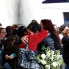 Dolor a Huelva■ Familiars, amics i veïns donen l’últim adeu a les víctimes de l’accident d’Adamuz. Els municipis de Huelva i Alijarque van fer funerals per acomiadar l’exfutbolista David Cordón, pare del jugador del Getafe Davinchi, i els quatre membres de la família Zamorano-Álvarez. La província de Huelva va ser la més afectada per la tragèdia, amb 28 morts. - EUROPA PRESS