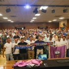 Tots els assistents, entre aficionats, directius del nou club i autoritats, es van fer al final la foto de família. - PAU PASCUAL PRAT