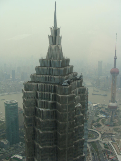 ¿Boira o contaminació?....La Foto esta realitzada a Xangai (Xina)....L'hivern en aquesta megalópolis de ciutat, es pot confondre molt amb la boira lleidatana nostra, més sana, per descomptat...