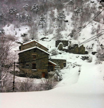El temporal tanca la Bonaigua i pistes d'esquí i obliga cadenes en nou vies.