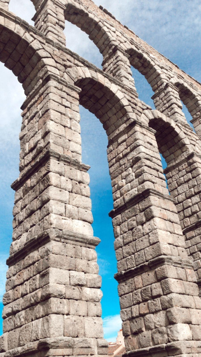 Aqüeducte de Segovia. Pedra forta dels romans