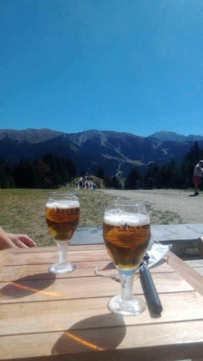 sespres de la caminata fins el Roc de Quer Andorra, una cervezeta a 1913 mts d'alçada.