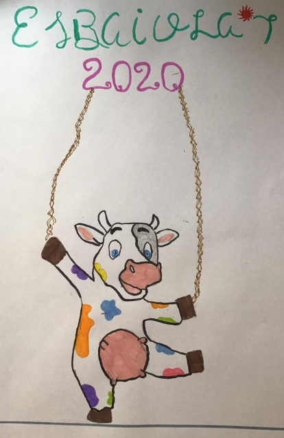 La vaca esta fent equilibri en un circ.