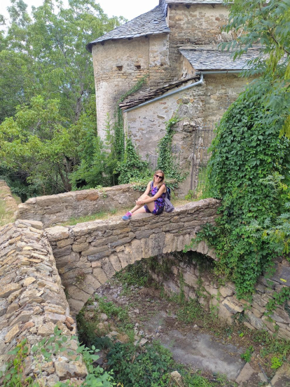 Sobre el pont del petit i bonic poble de Enviny (Pallars Sobirà)