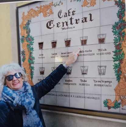 Per poder demanar un cafè a Màlaga, hem d'especificar quin volem!!!! Bar on tenien totes aquestes varietats amb cafè.