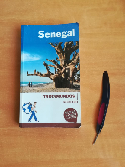 Aquest és el llibre que m'ha estat acompanyant durant els últims 6 mesos mentre feia un voluntariat al Senegal. Actualment vivint a Lleida a casa els meus sogres preferits