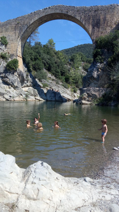 Envia'ns fotos en contacte amb el teu riu: passejant-hi a la vora, nedant-hi, practicant esports d'aventura...
