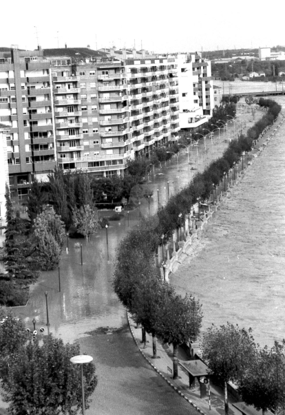 Una vista de la avenida del Segre inundada.