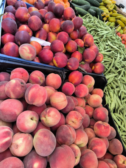 Temps d'estiu, temps de mercats i fruites saboroses de proximitat
