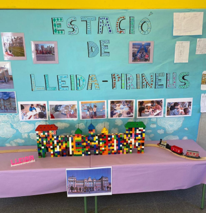 Los alumnos construyeron maquetas de monumentos, edificios e infraestructuras destacadas de la ciudad