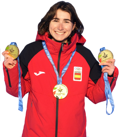 Miquel Travé mossega la medalla de plata aconseguida als Jocs Europeus de Cracòvia.