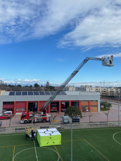 Els Bombers de Lleida ja compten amb el primer matalàs de salt per a rescats