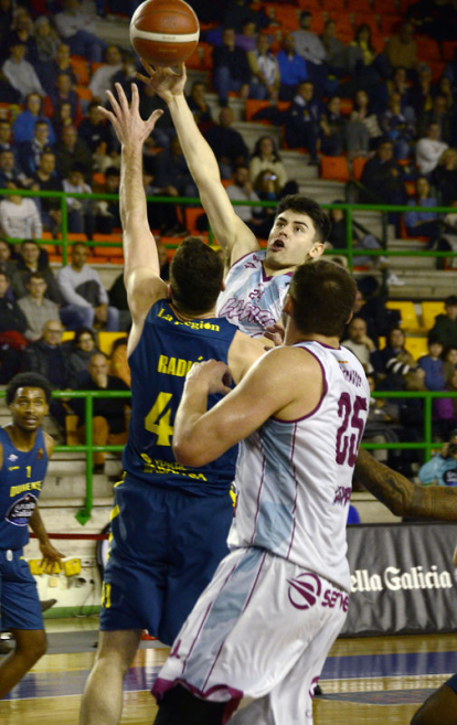 Gerard Encuentra, durant la presentació de l’equip abans de l’inici.